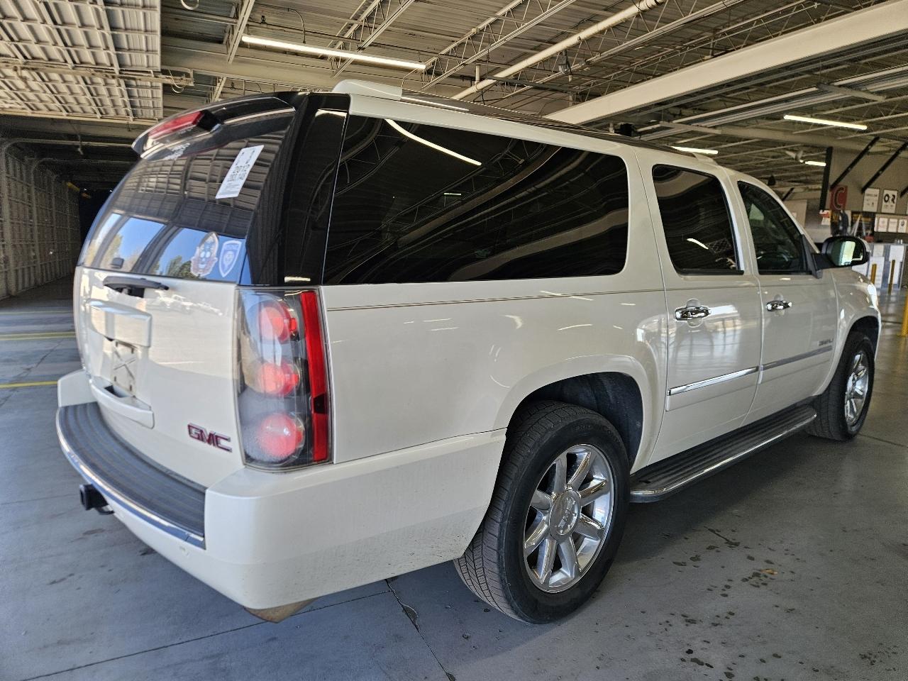 GMC Yukon XL 2WD 4dr 1500 Denali 2012