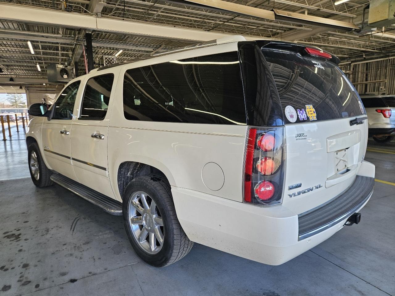 GMC Yukon XL 2WD 4dr 1500 Denali 2012