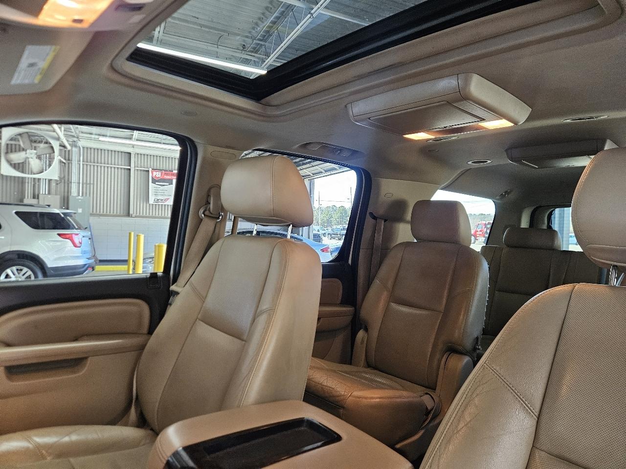 GMC Yukon XL 2WD 4dr 1500 Denali 2012