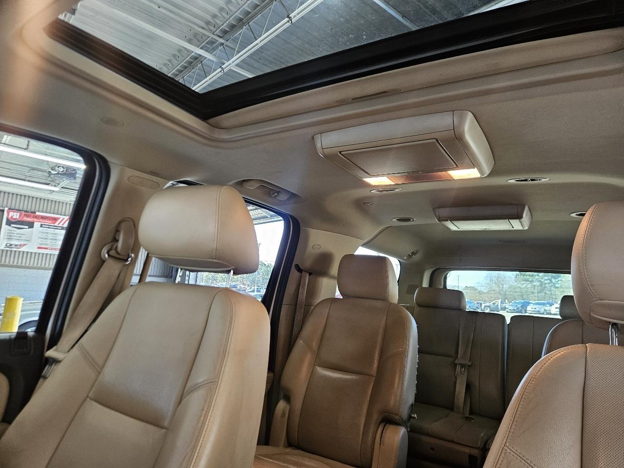 GMC Yukon XL 2WD 4dr 1500 Denali 2012