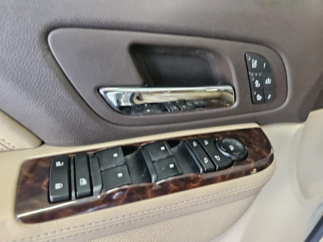 GMC Yukon XL 2WD 4dr 1500 Denali 2012