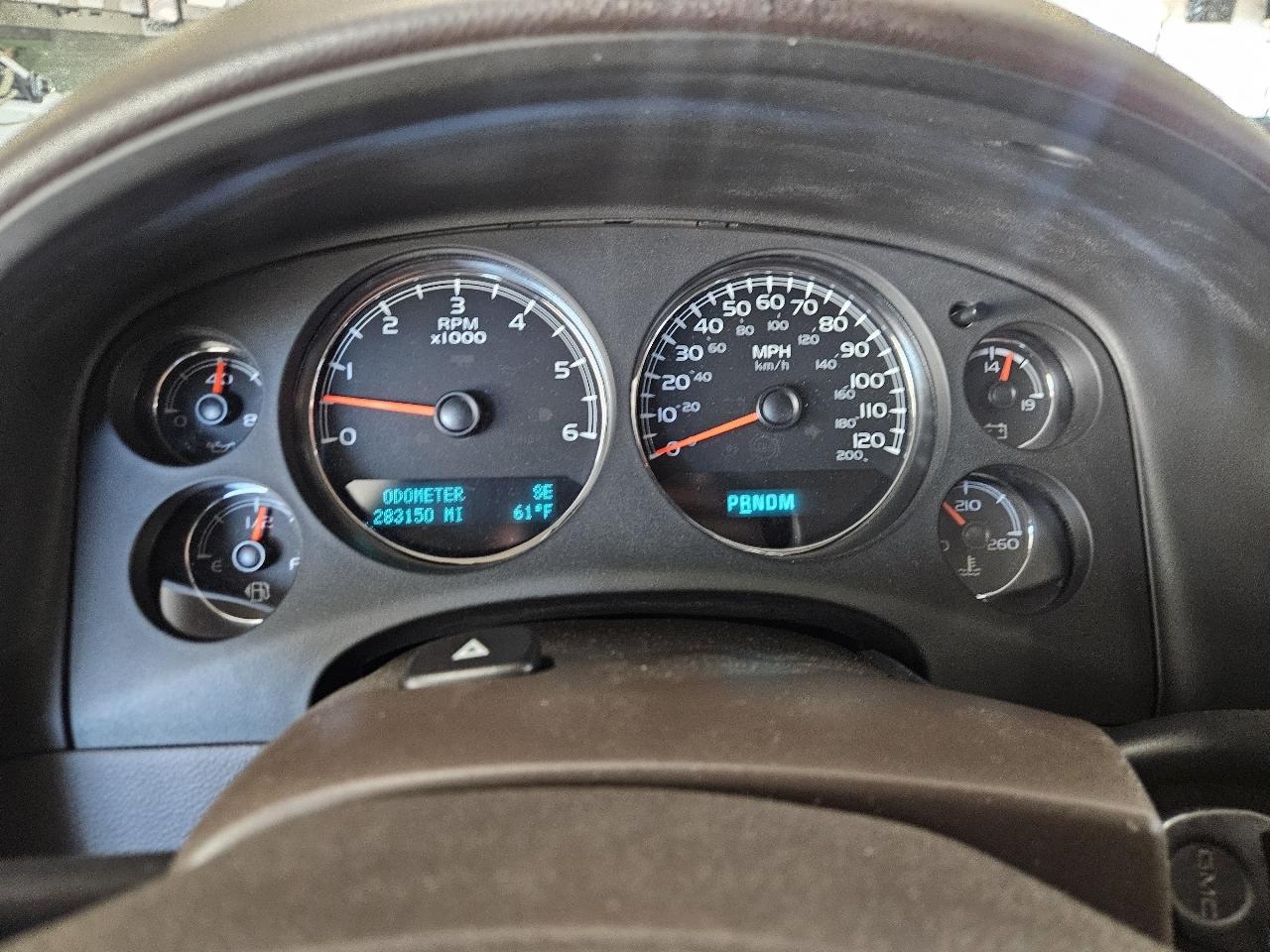 GMC Yukon XL 2WD 4dr 1500 Denali 2012