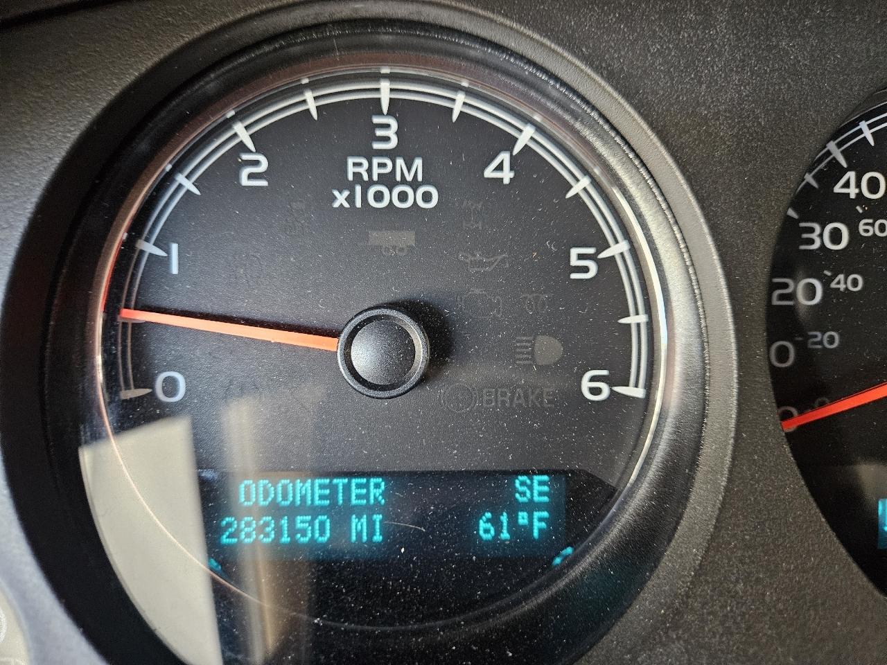 GMC Yukon XL 2WD 4dr 1500 Denali 2012