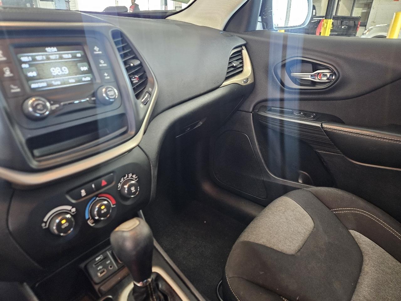 Jeep Cherokee FWD 4dr Sport 2014