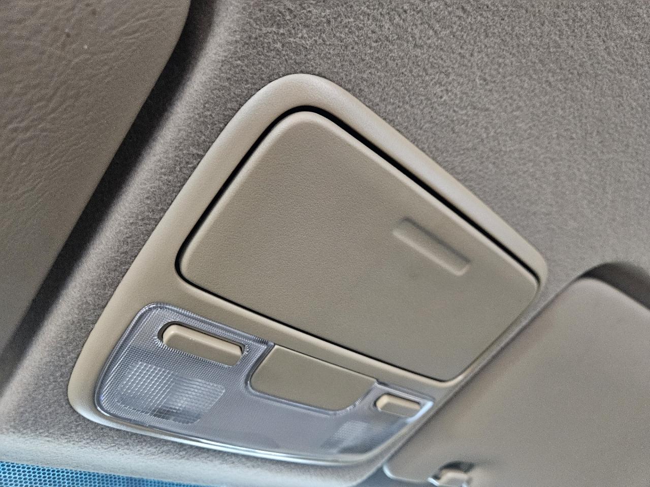 Honda CR-V 2WD LX Auto w/Side Airbags 2004