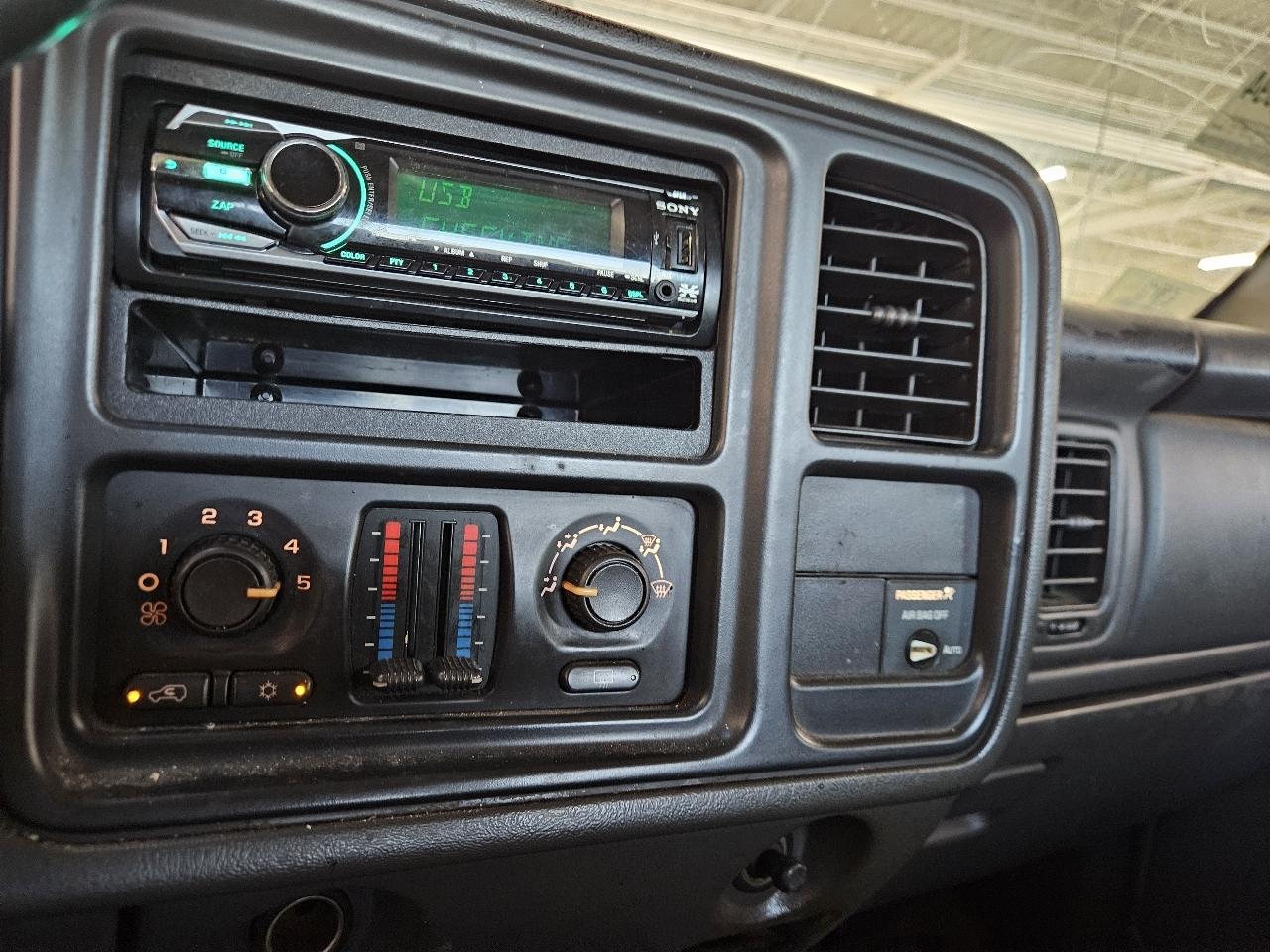 Chevrolet Silverado 1500 2WD Ext Cab 143.5" LS 2003