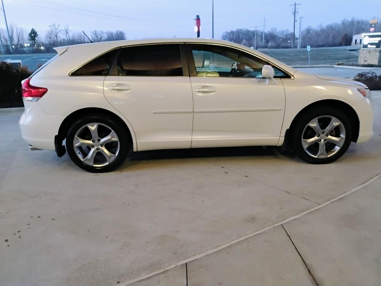 Toyota Venza 4dr Wgn V6 FWD (Natl) 2010