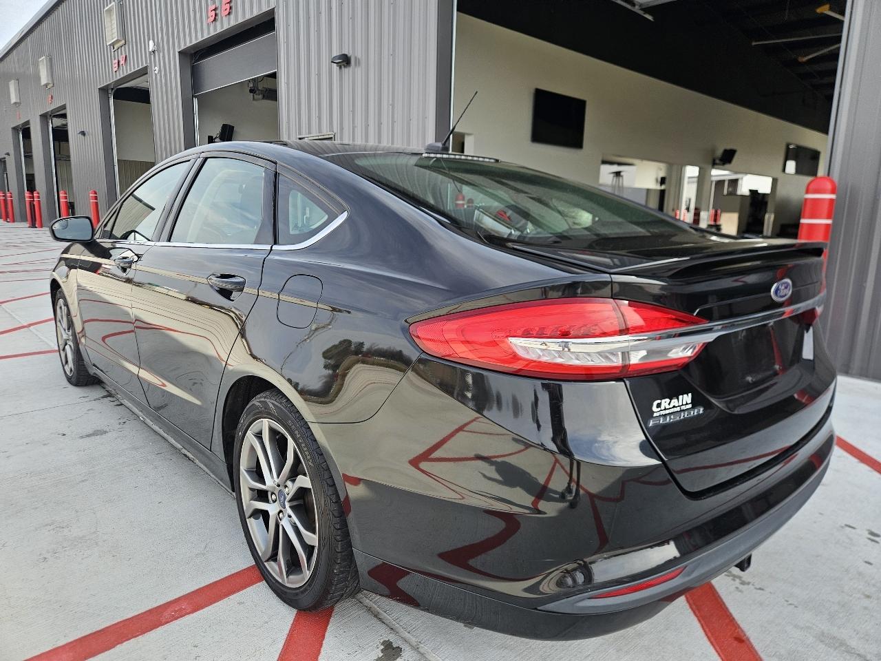 Ford Fusion S FWD 2017