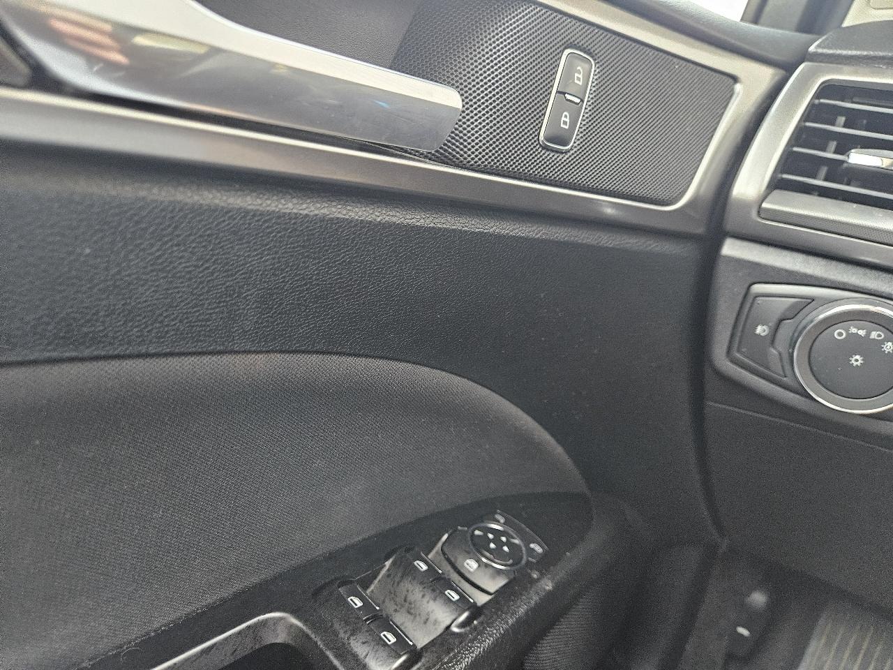 Ford Fusion S FWD 2017