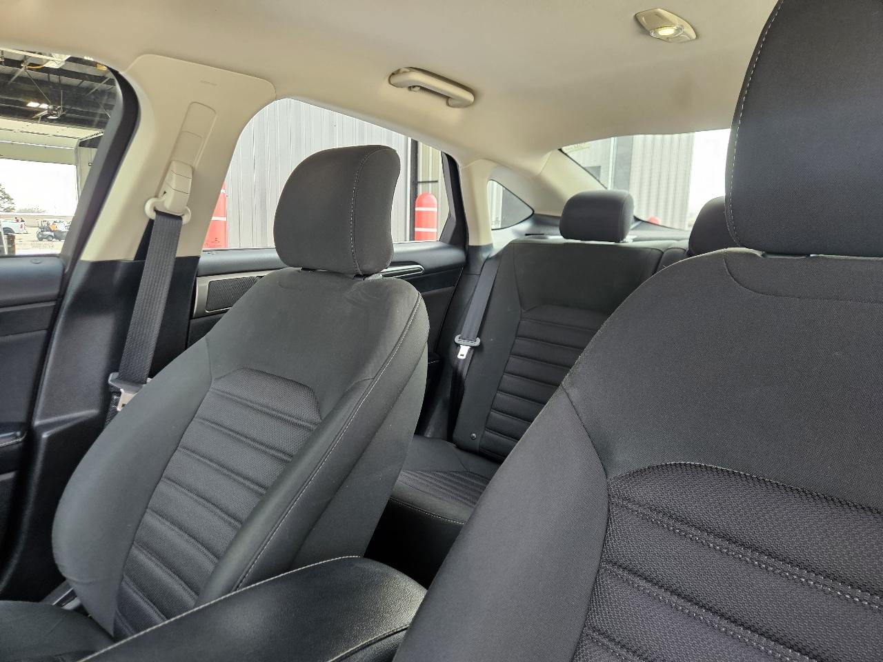 Ford Fusion S FWD 2017