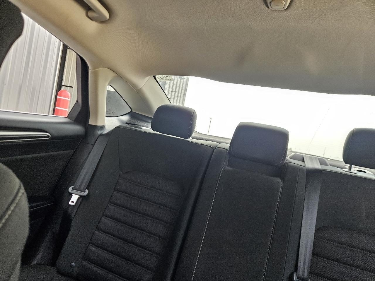 Ford Fusion S FWD 2017