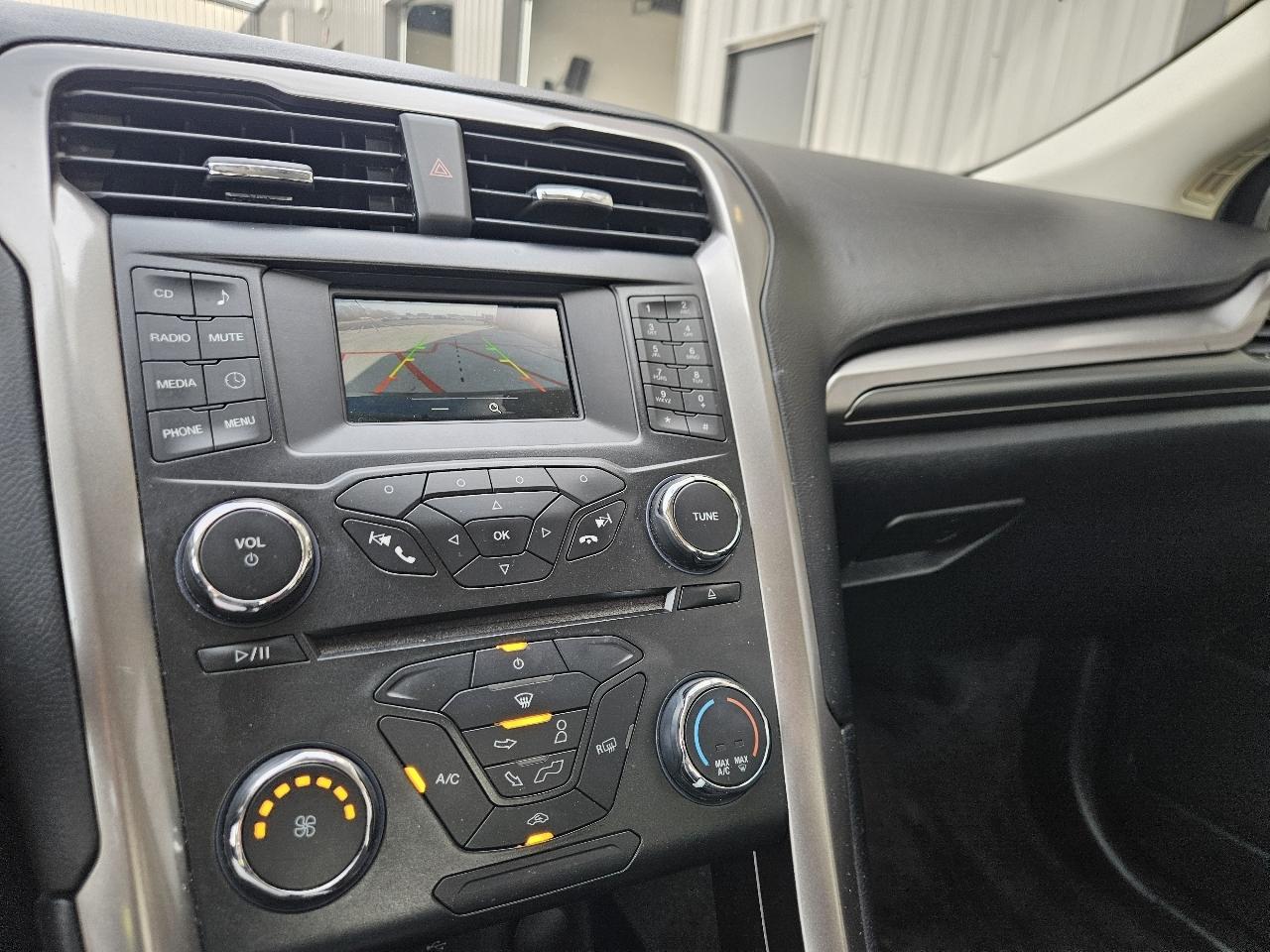 Ford Fusion S FWD 2017