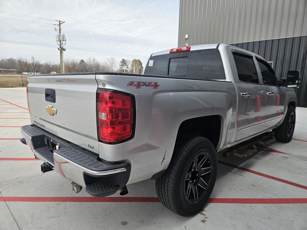 Chevrolet Silverado 1500 4WD Crew Cab 143.5" LTZ w/1LZ 2015