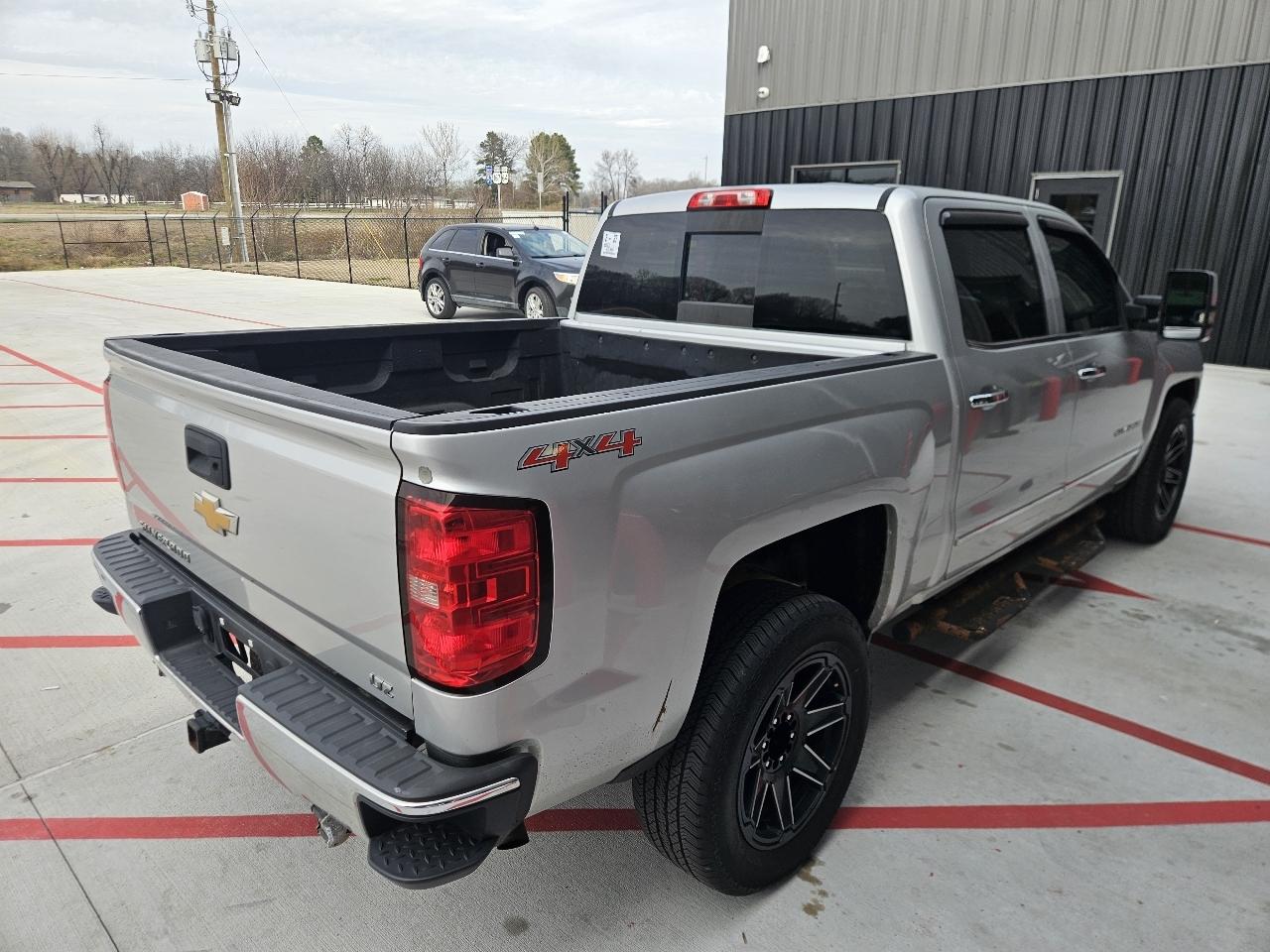 Chevrolet Silverado 1500 4WD Crew Cab 143.5" LTZ w/1LZ 2015