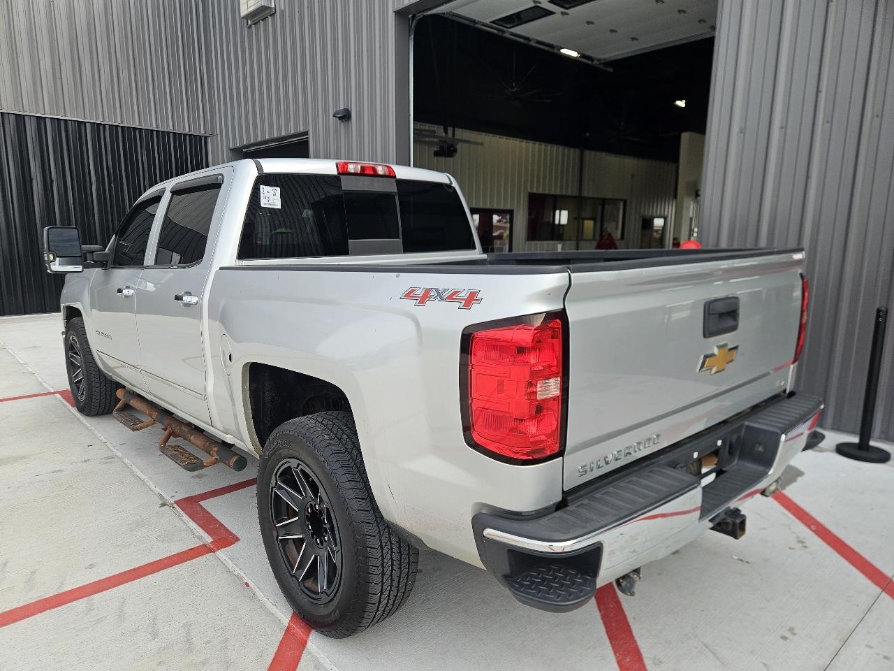 Chevrolet Silverado 1500 4WD Crew Cab 143.5" LTZ w/1LZ 2015