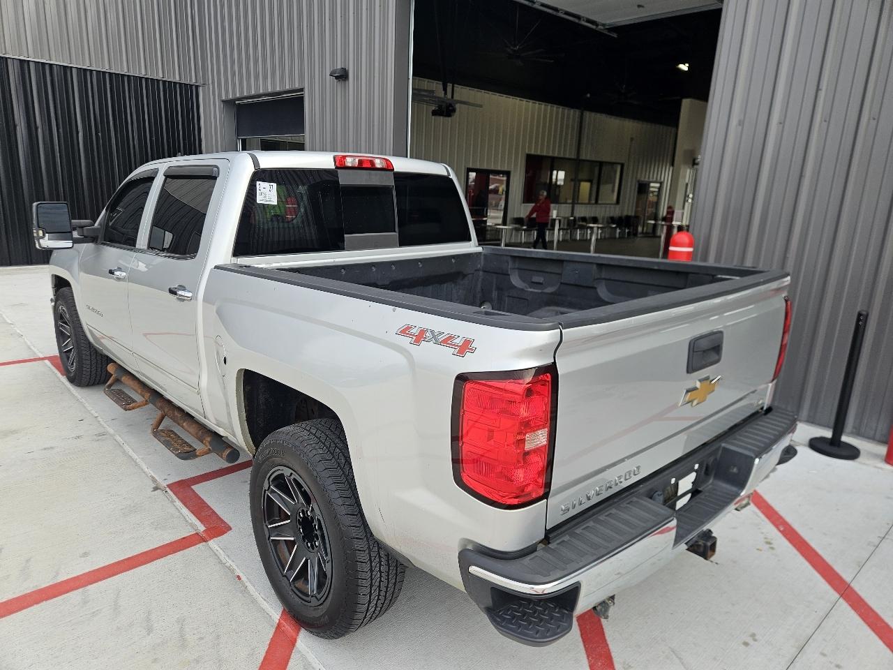 Chevrolet Silverado 1500 4WD Crew Cab 143.5" LTZ w/1LZ 2015