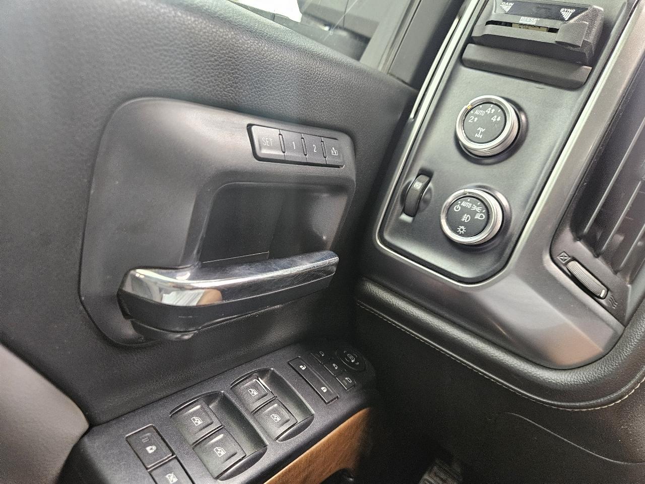 Chevrolet Silverado 1500 4WD Crew Cab 143.5" LTZ w/1LZ 2015