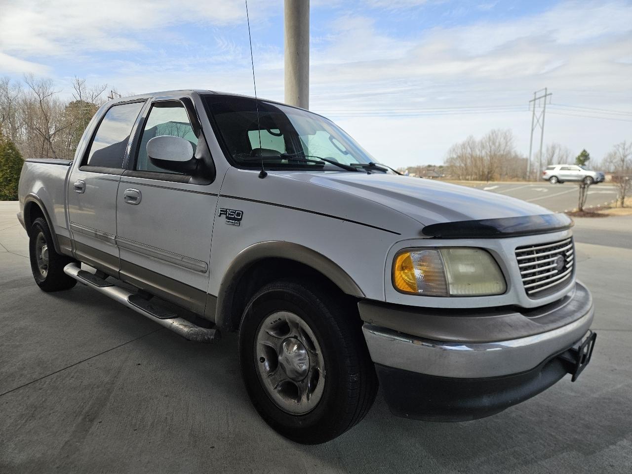 Ford F-150 2WD SuperCrew 139" Lariat 2003