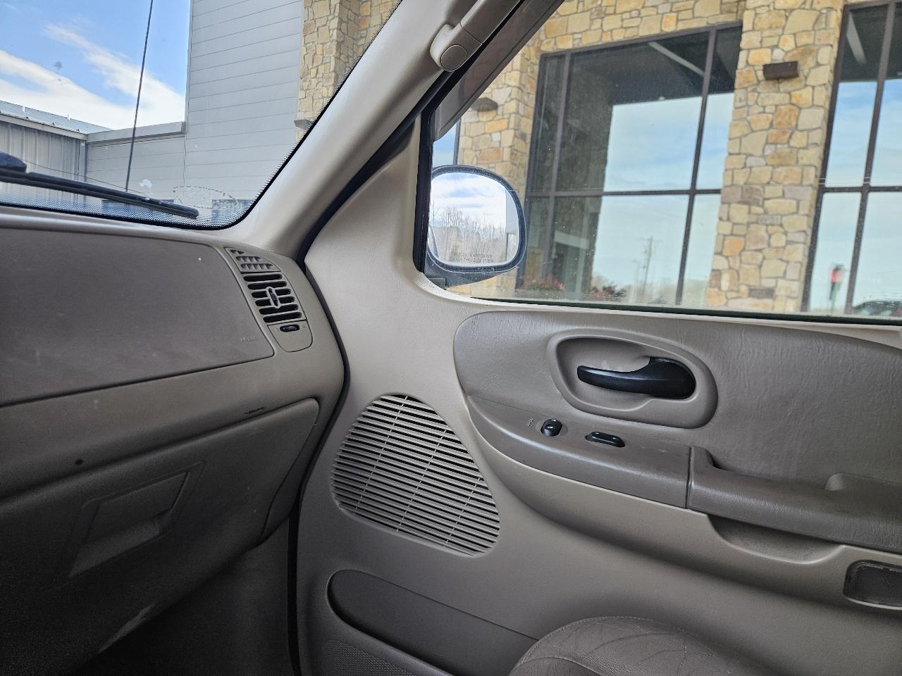 Ford F-150 2WD SuperCrew 139" Lariat 2003