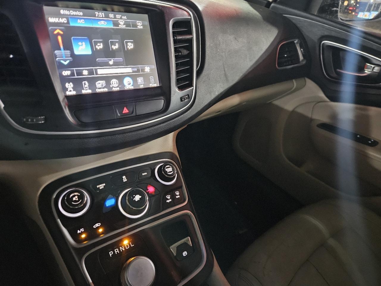 Chrysler 200 4dr Sdn Limited Platinum FWD 2016