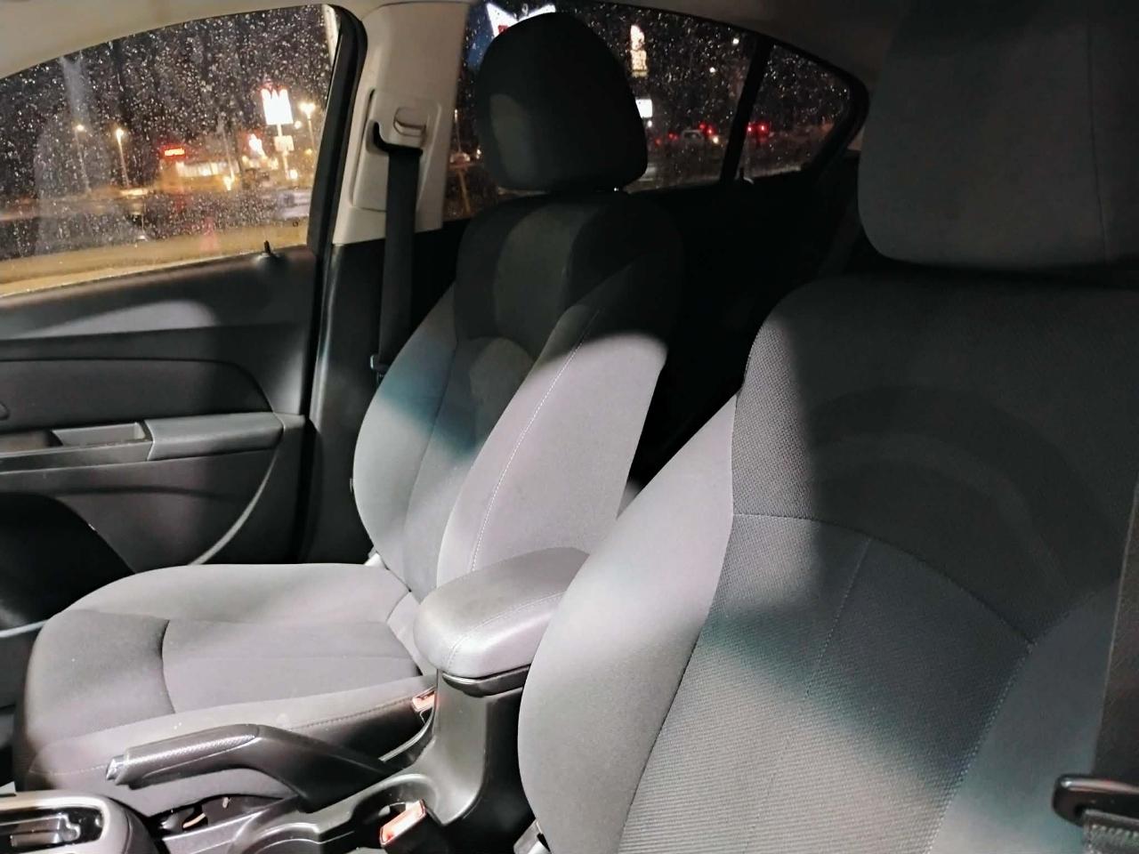 Chevrolet Cruze 4dr Sdn LT w/1LT 2011