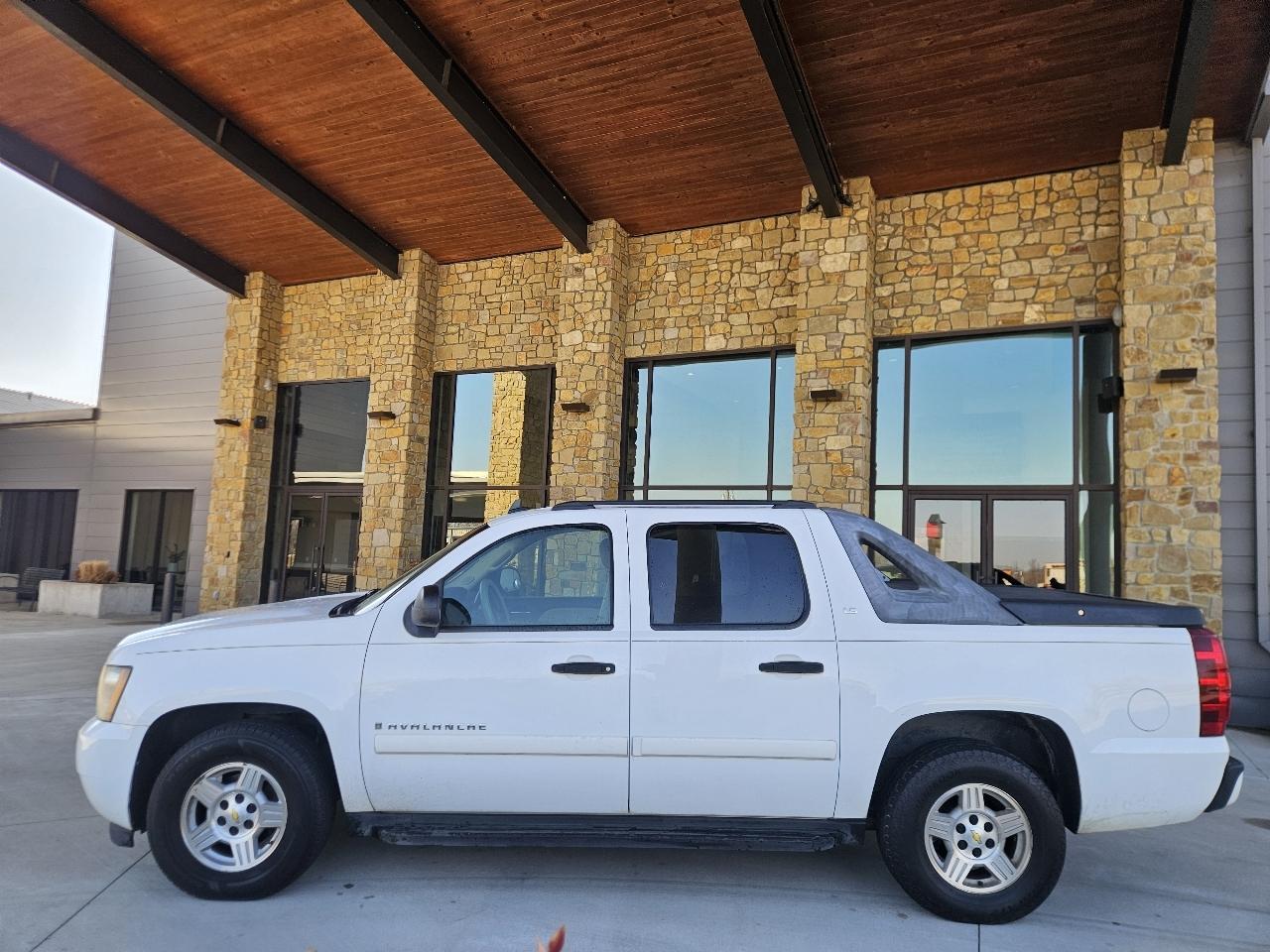 Chevrolet Avalanche 2WD Crew Cab 130" LS 2008
