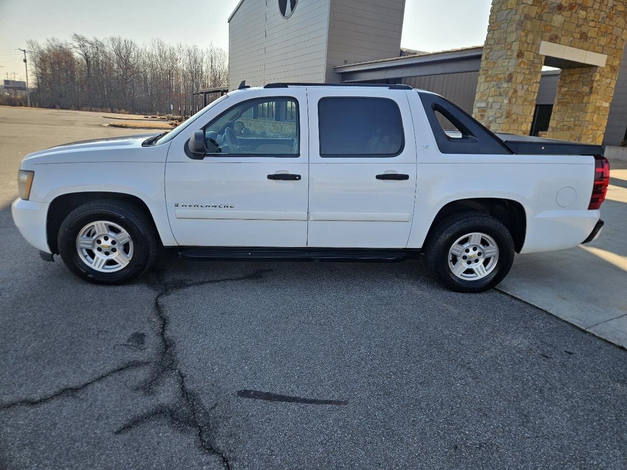 Chevrolet Avalanche 2WD Crew Cab 130" LS 2008