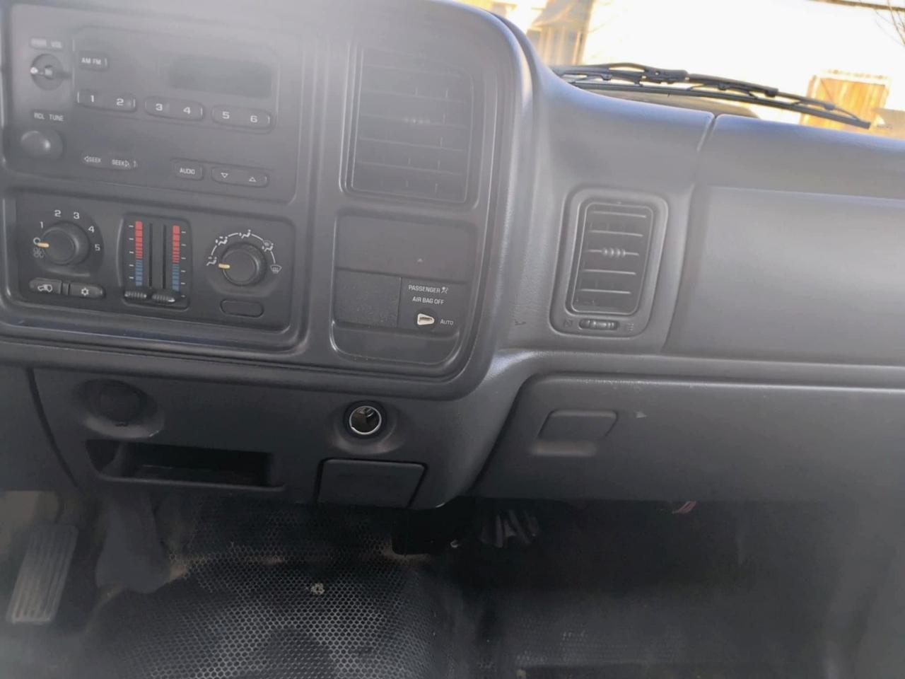 Chevrolet Silverado 1500 2WD Reg Cab 133.0" LS 2004