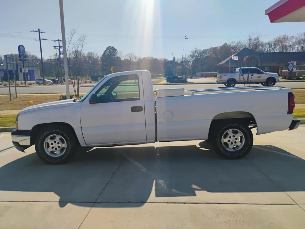 Chevrolet Silverado 1500 2WD Reg Cab 133.0" LS 2004