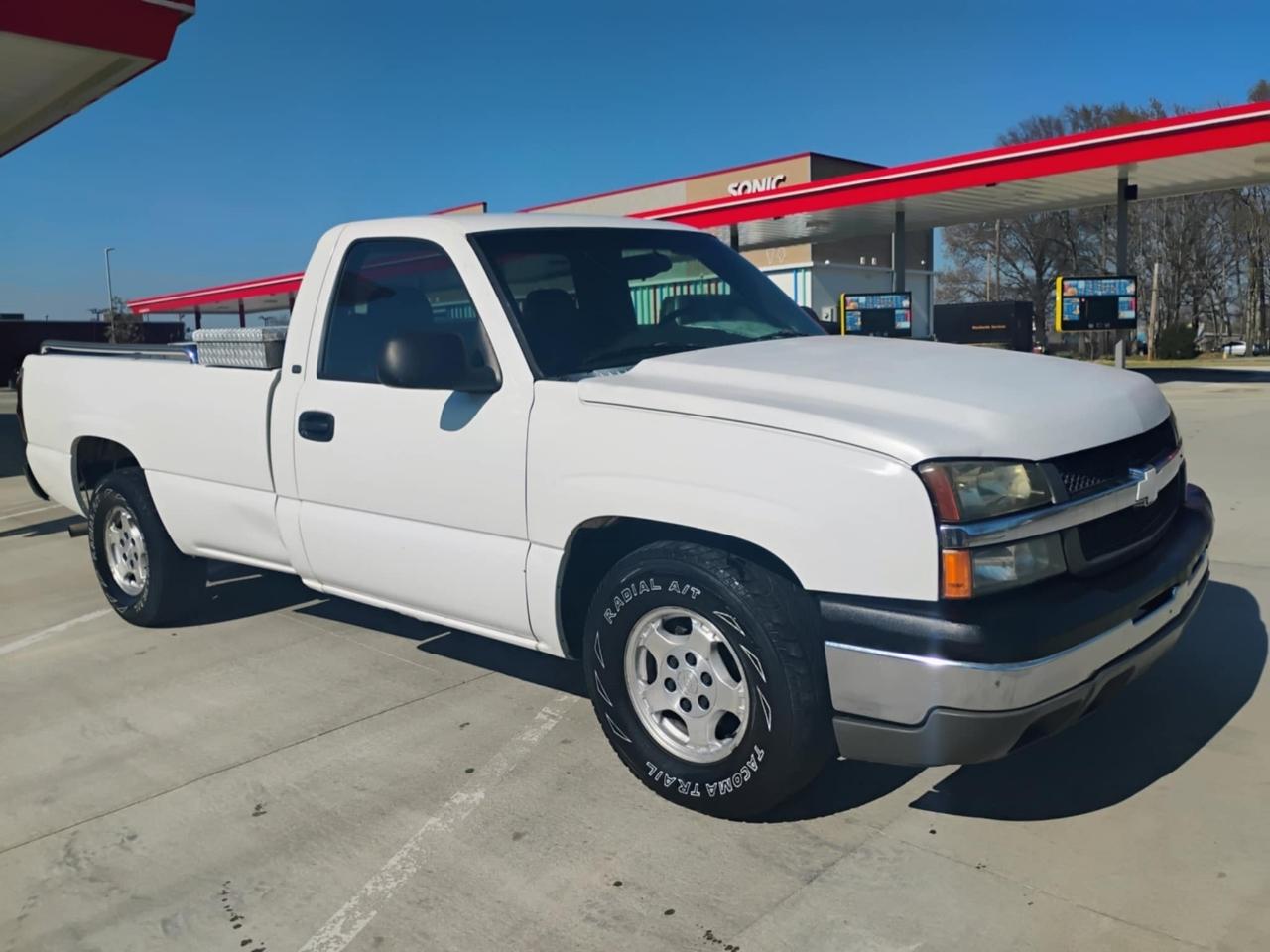 Chevrolet Silverado 1500 2WD Reg Cab 133.0" LS 2004