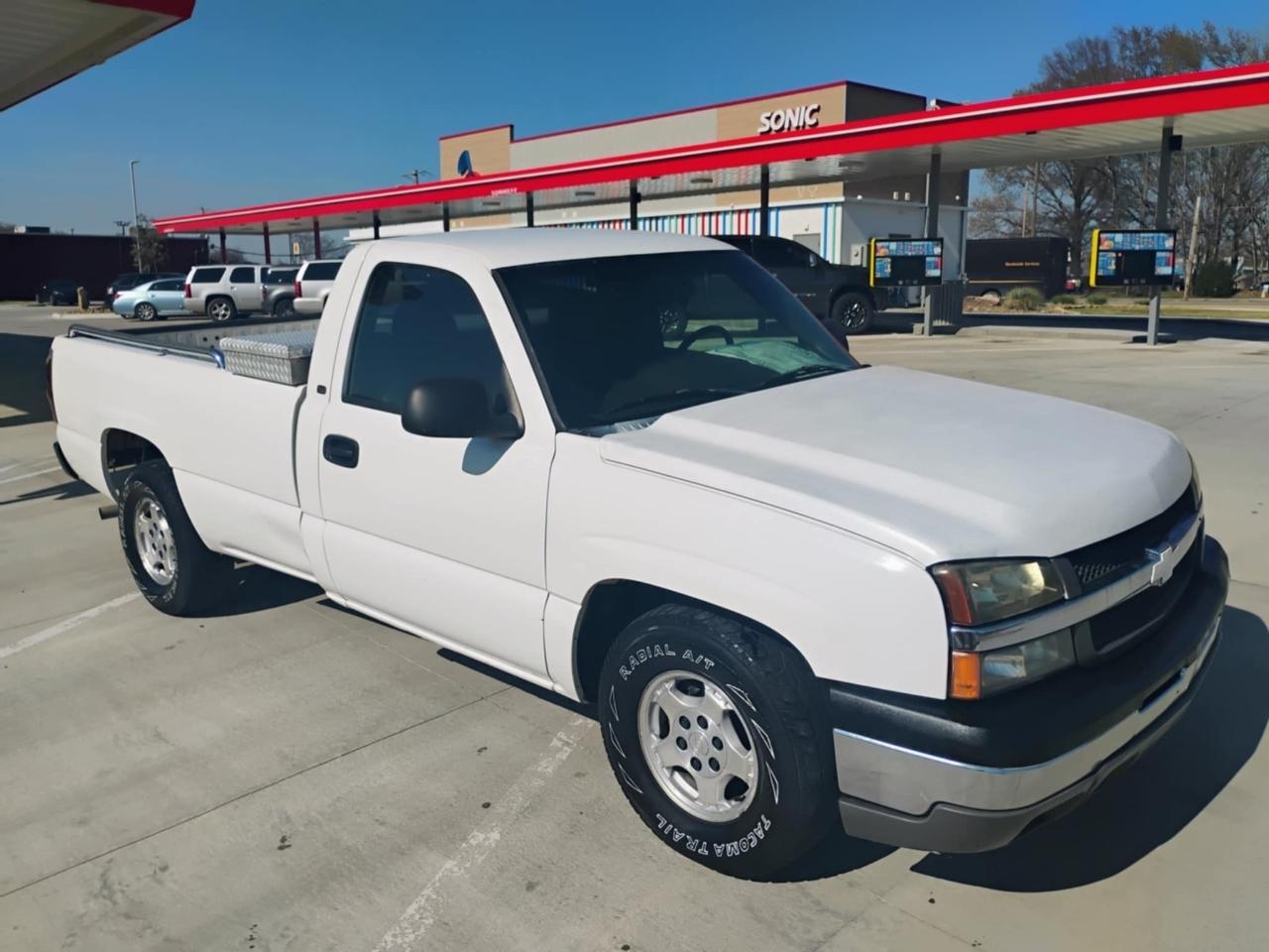 Chevrolet Silverado 1500 2WD Reg Cab 133.0" LS 2004