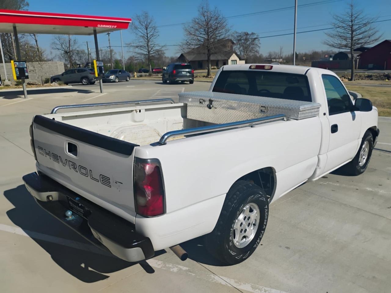 Chevrolet Silverado 1500 2WD Reg Cab 133.0" LS 2004