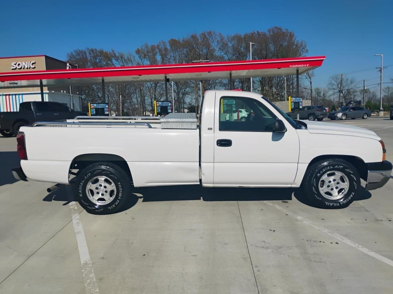 Chevrolet Silverado 1500 2WD Reg Cab 133.0" LS 2004