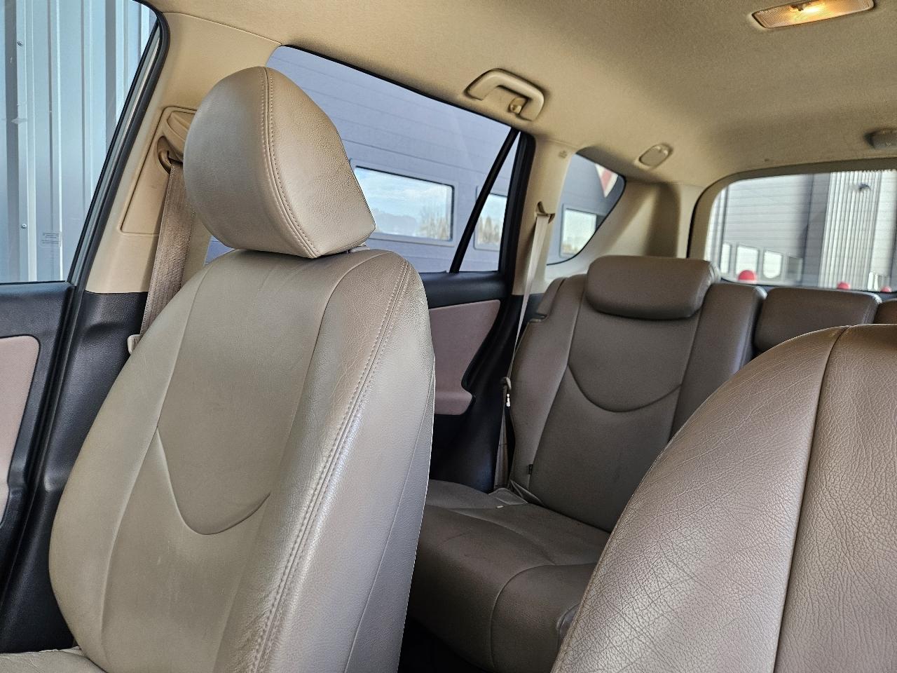 Toyota RAV4 2WD 4dr 4-cyl (Natl) 2007