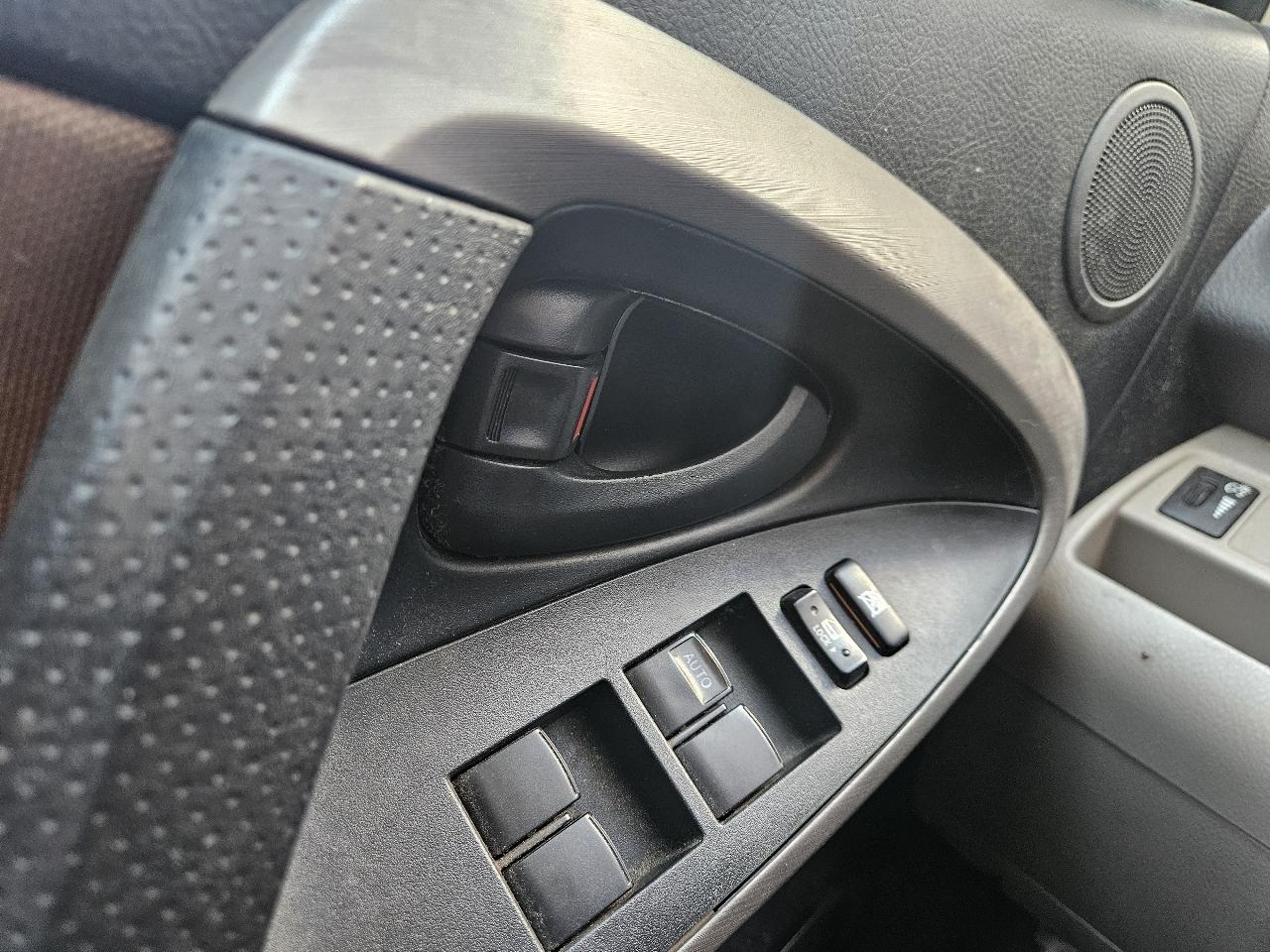 Toyota RAV4 2WD 4dr 4-cyl (Natl) 2007