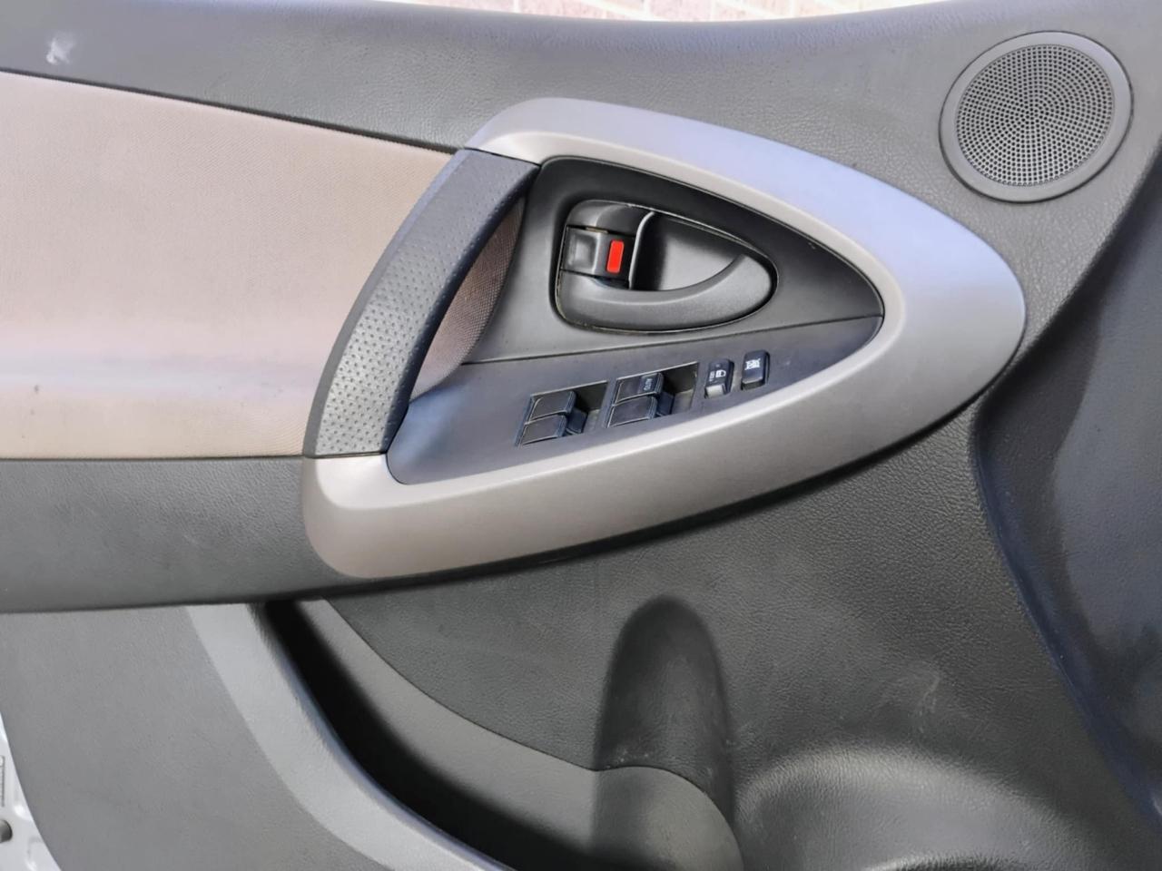 Toyota RAV4 2WD 4dr 4-cyl (Natl) 2007