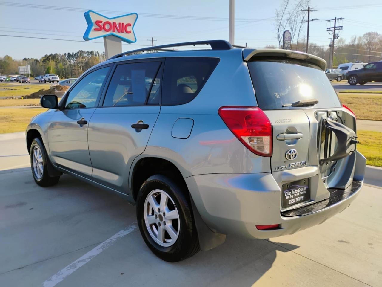 Toyota RAV4 2WD 4dr 4-cyl (Natl) 2007