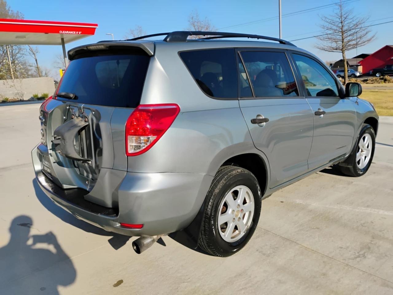 Toyota RAV4 2WD 4dr 4-cyl (Natl) 2007
