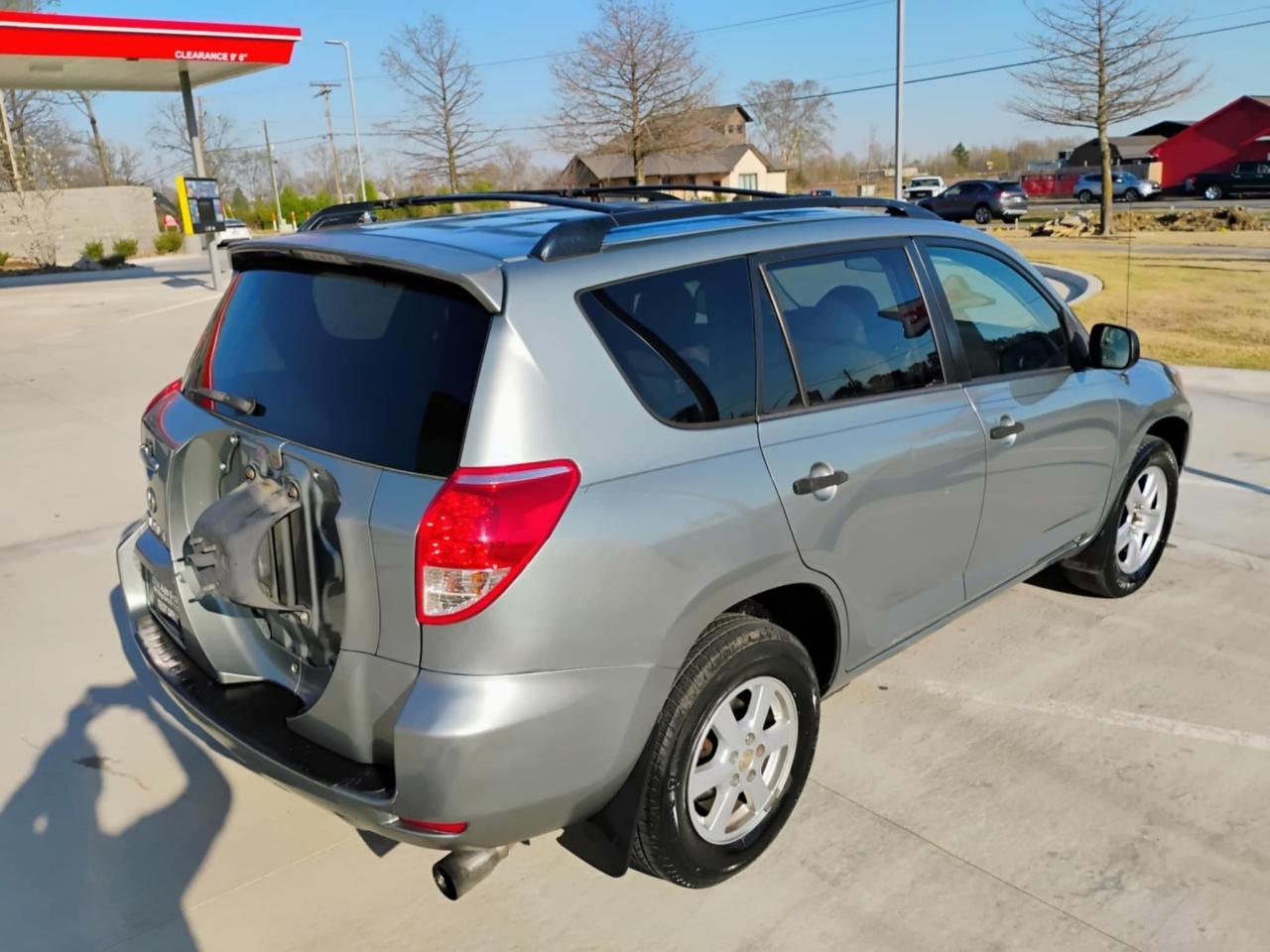 Toyota RAV4 2WD 4dr 4-cyl (Natl) 2007