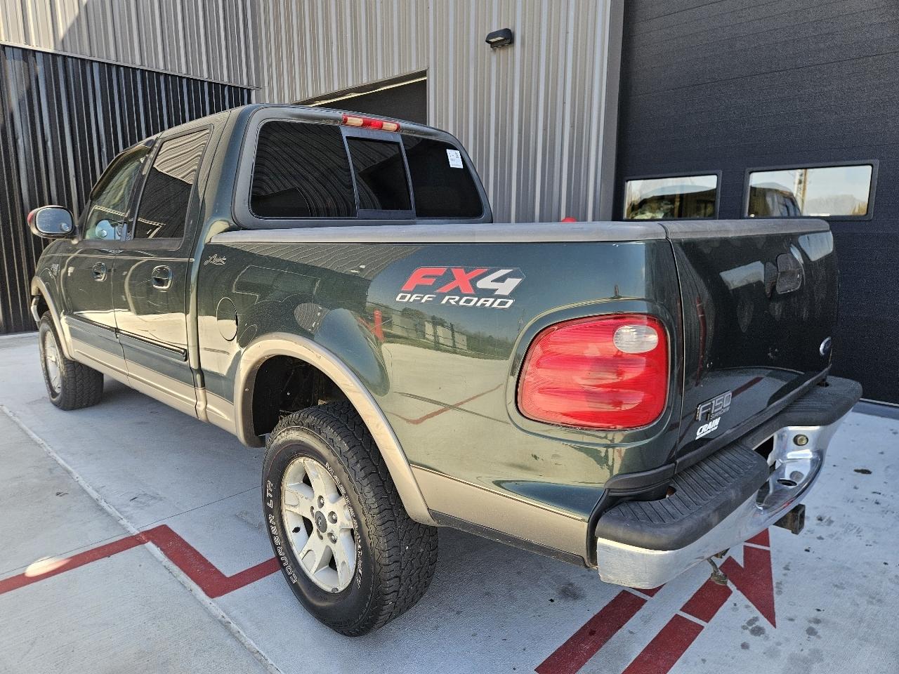 Ford F-150 4WD SuperCrew 139" Lariat 2002