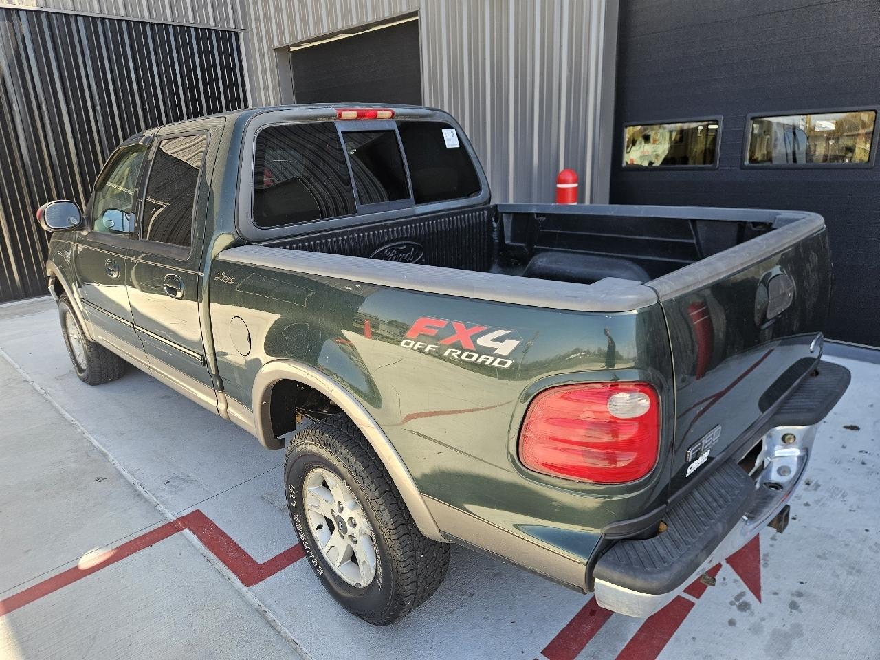 Ford F-150 4WD SuperCrew 139" Lariat 2002