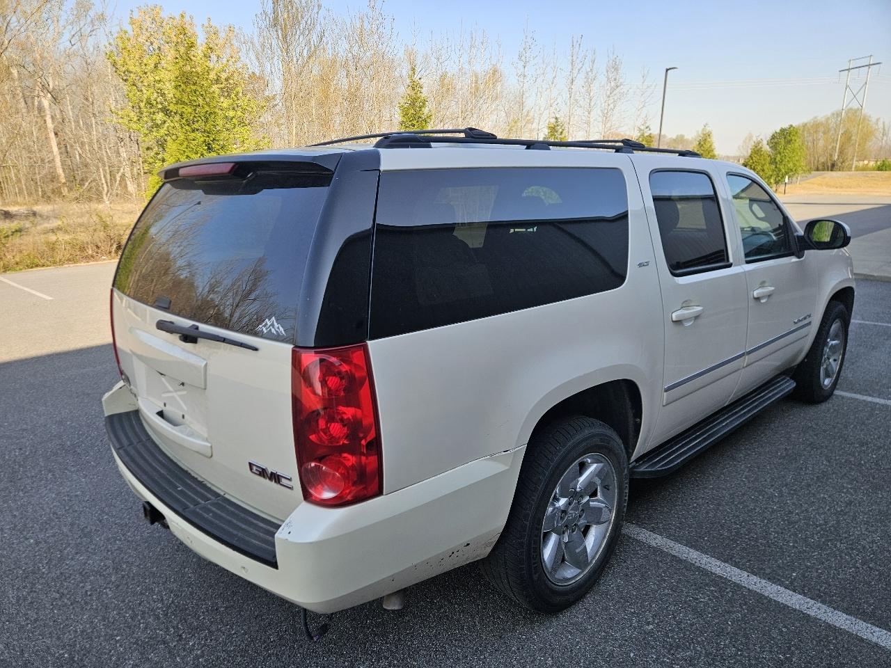 GMC Yukon XL 2WD 4dr 1500 SLT 2012