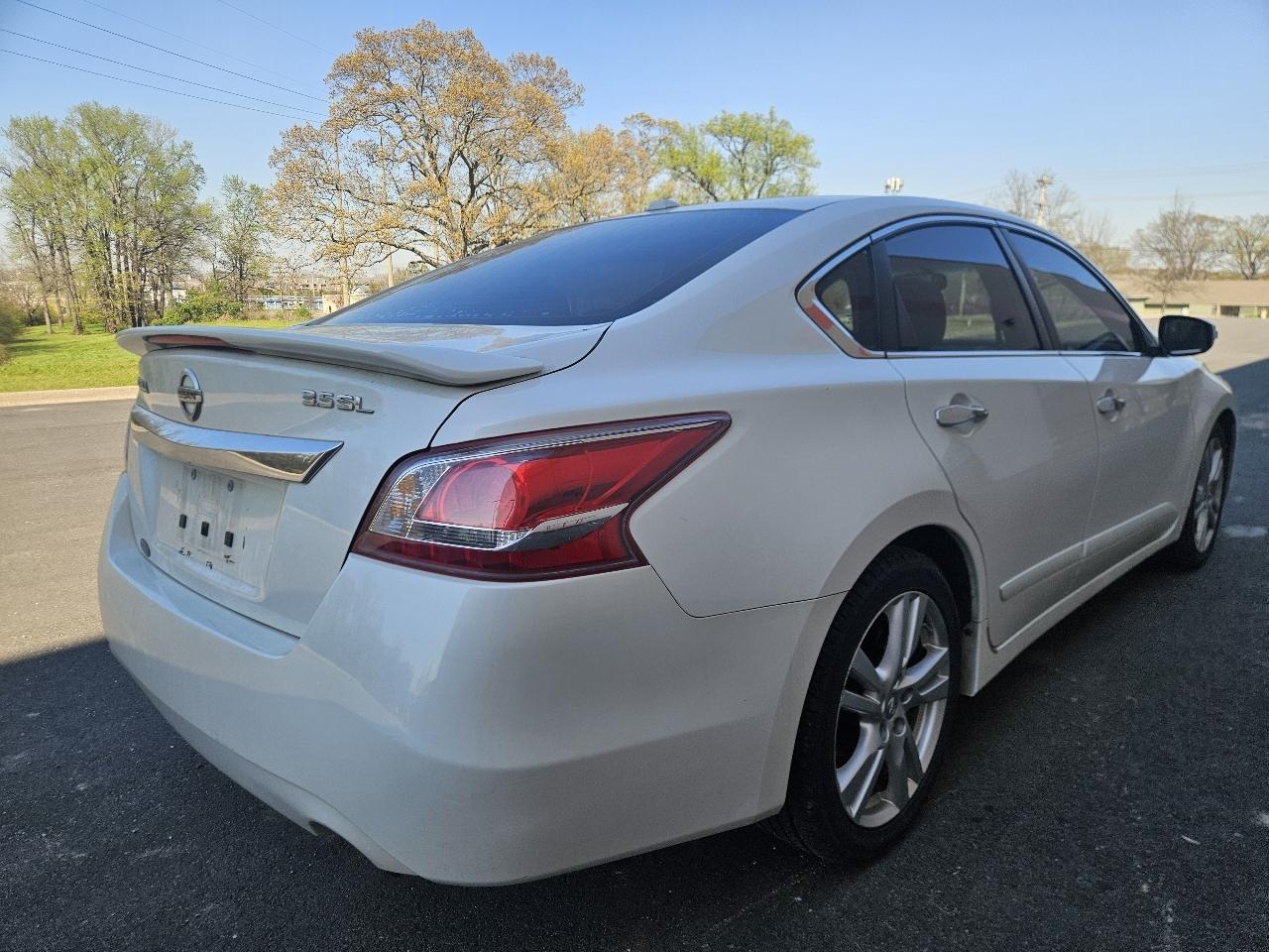 Nissan Altima 4dr Sdn V6 3.5 SL 2013