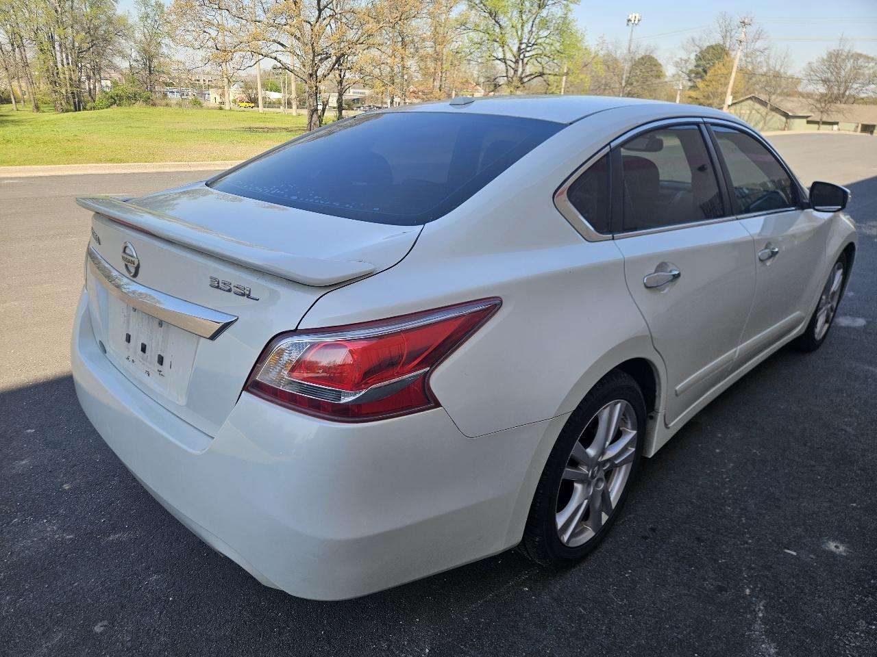 Nissan Altima 4dr Sdn V6 3.5 SL 2013