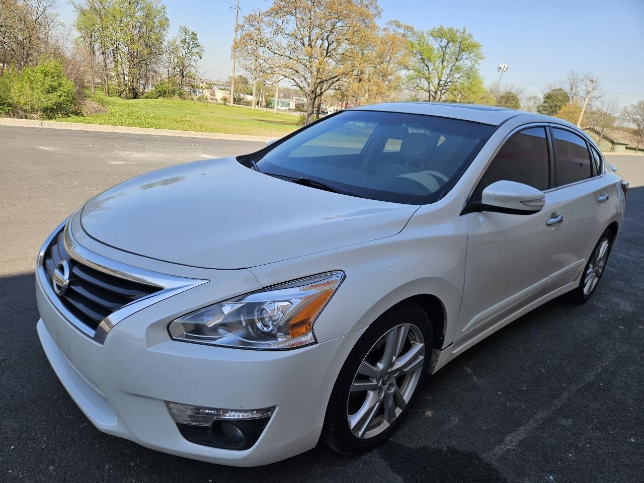 Nissan Altima 4dr Sdn V6 3.5 SL 2013