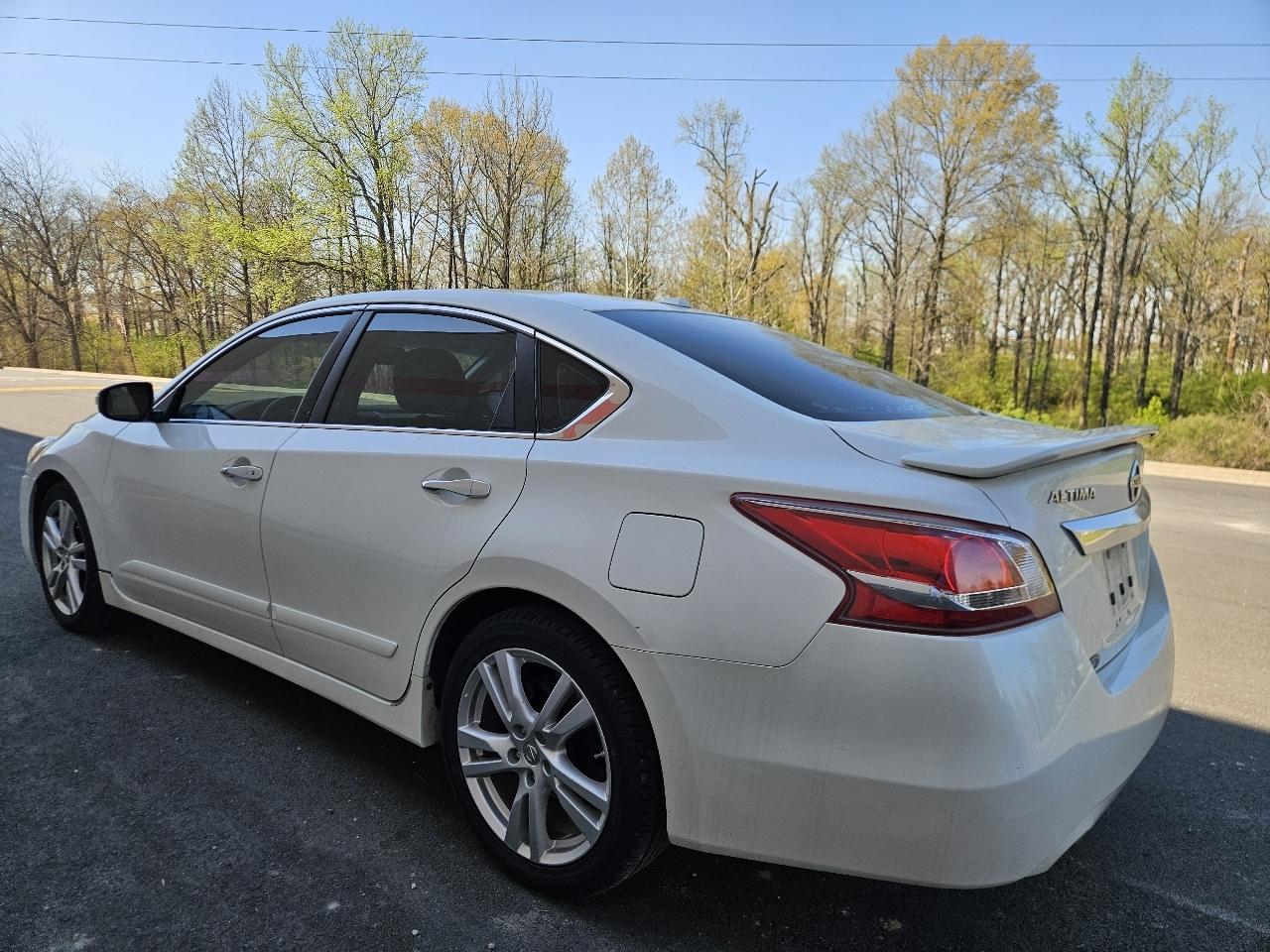 Nissan Altima 4dr Sdn V6 3.5 SL 2013