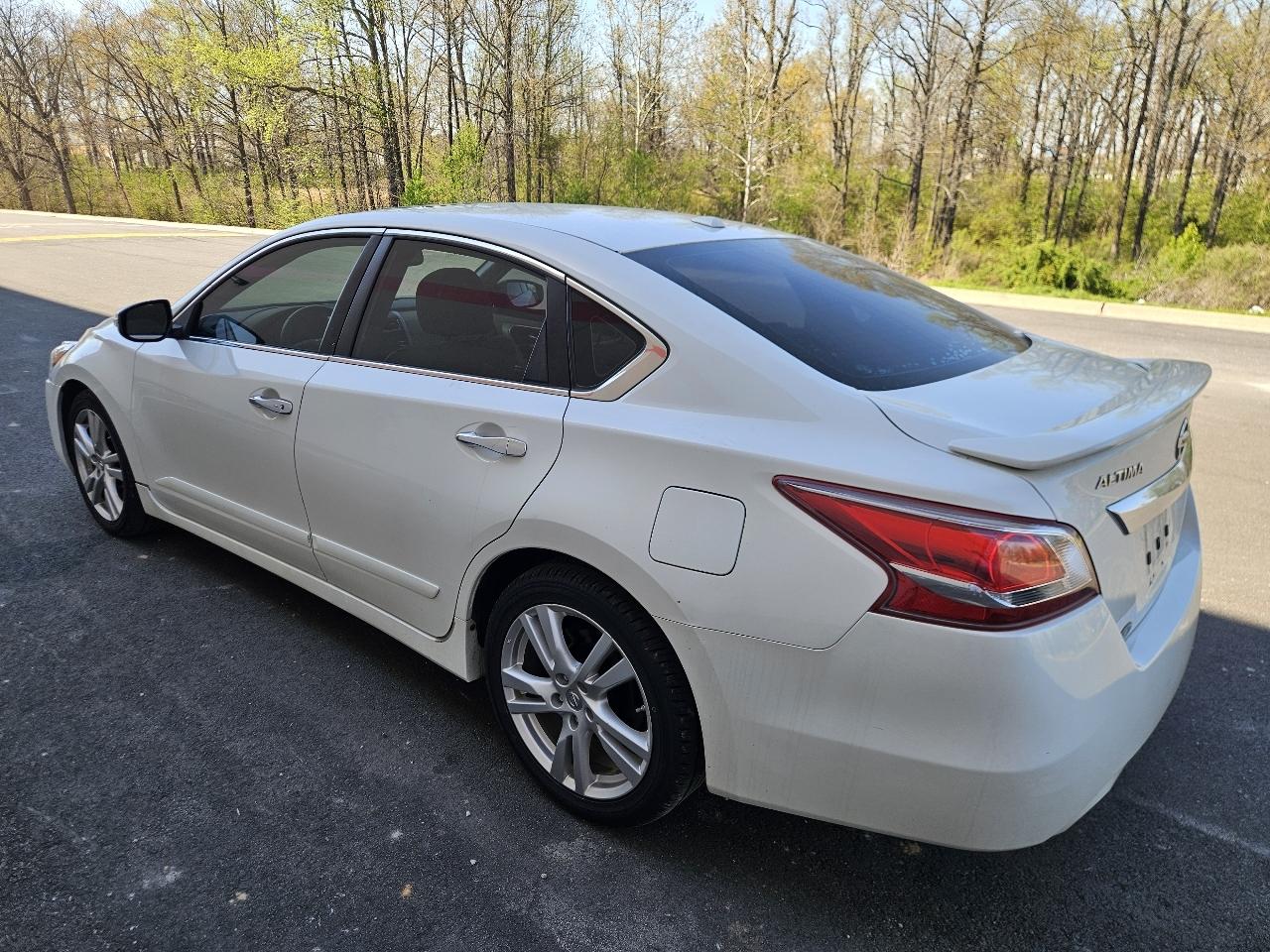 Nissan Altima 4dr Sdn V6 3.5 SL 2013