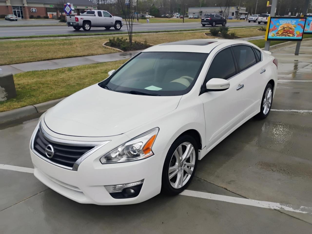 Nissan Altima 4dr Sdn V6 3.5 SL 2013