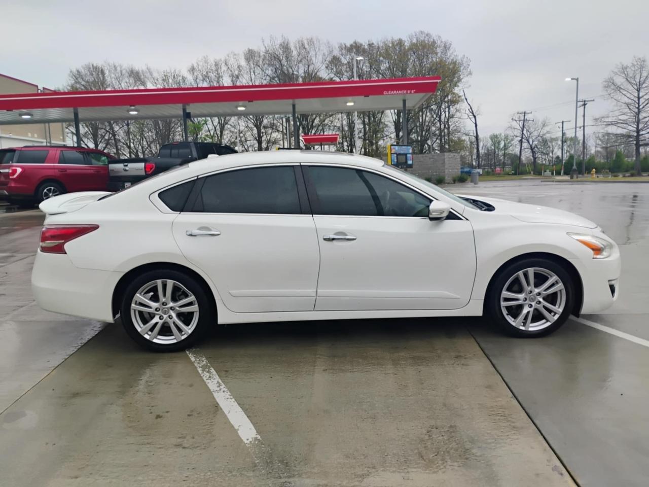 Nissan Altima 4dr Sdn V6 3.5 SL 2013