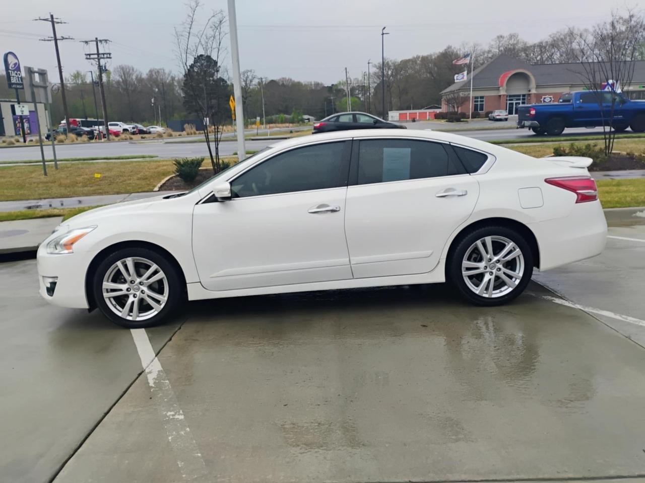 Nissan Altima 4dr Sdn V6 3.5 SL 2013